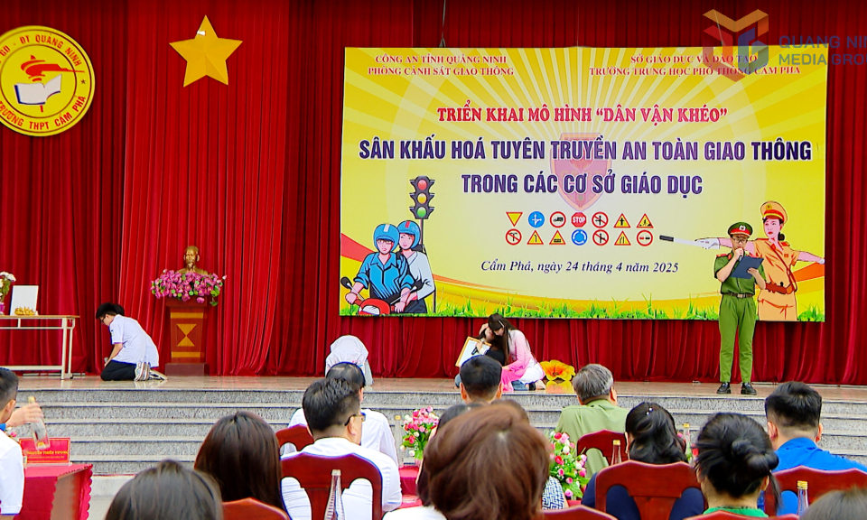 Tích cực triển khai Luật Trật tự, an toàn giao thông đường bộ