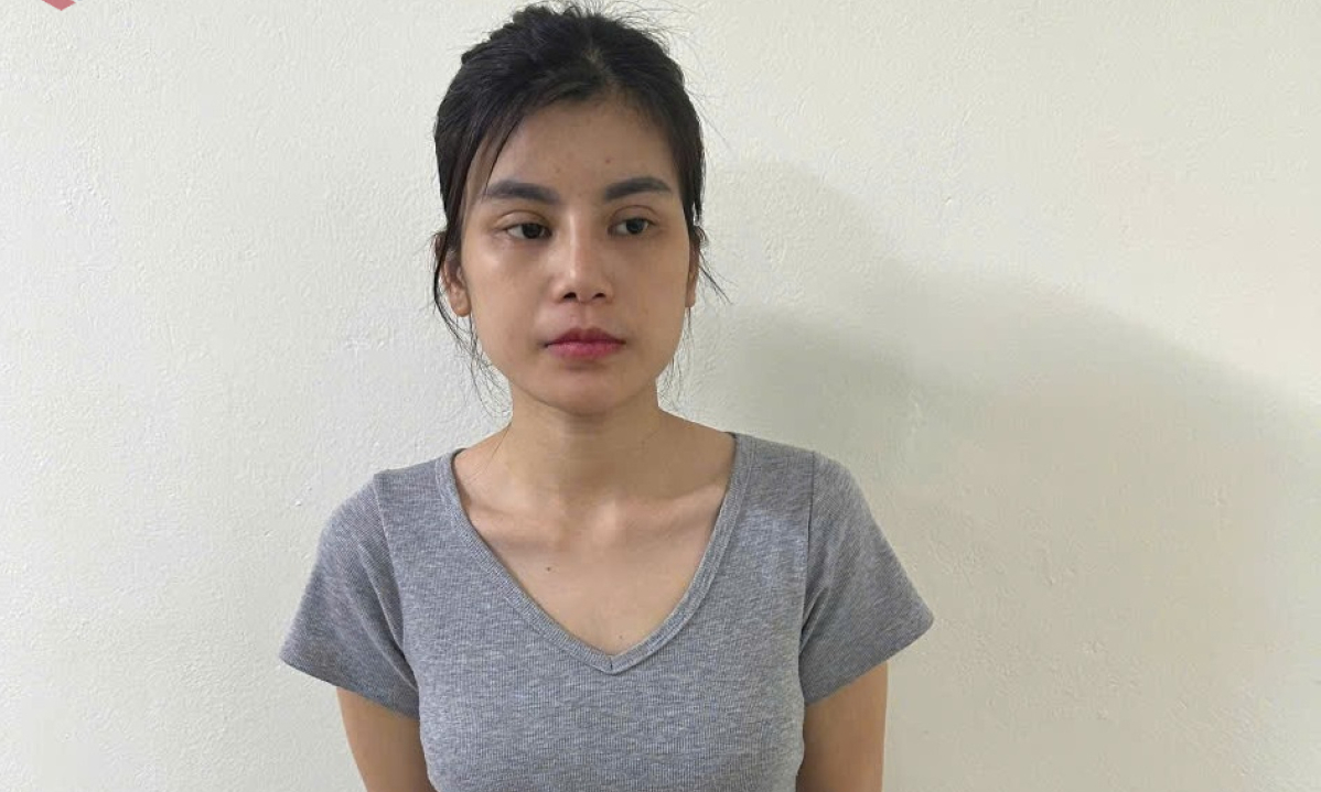 Vận động nữ đối tượng mua bán trái phép chất ma tuý ra đầu thú 