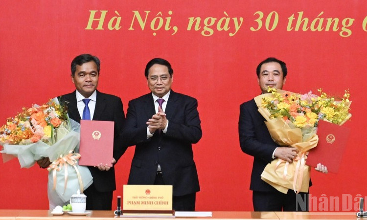 Thủ tướng Phạm Minh Chính trao Quyết định của Thủ tướng Chính phủ về bổ nhiệm cán bộ