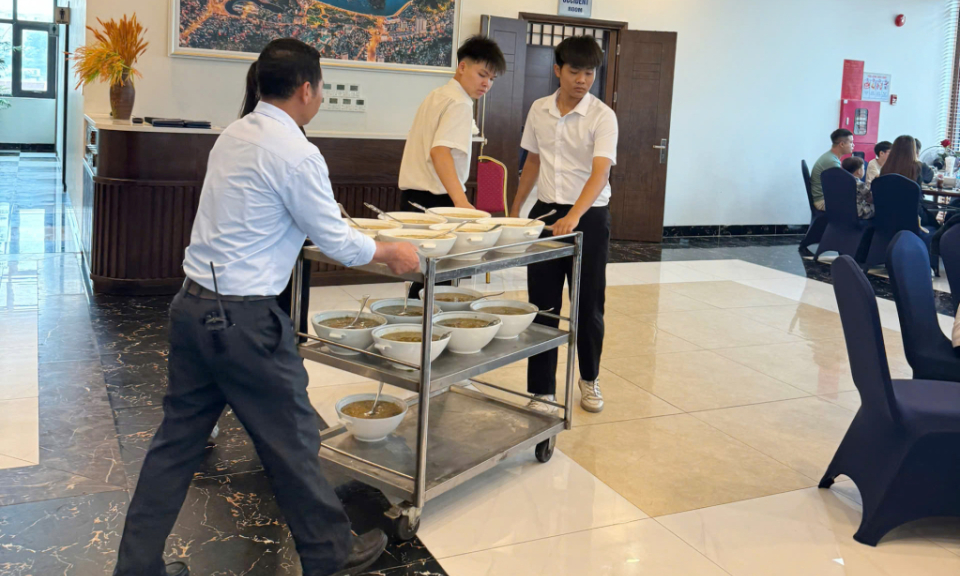 Học sinh nghỉ hè đi làm thêm: Lợi ích và rủi ro