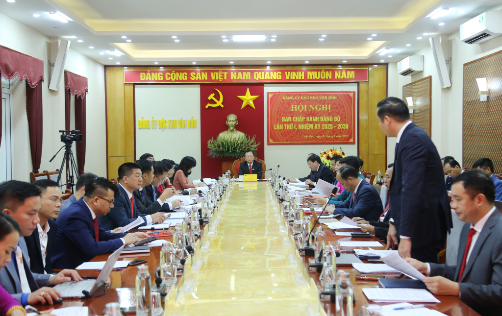 Hội nghị Ban Chấp hành Đảng bộ đặc khu Vân Đồn lần thứ nhất.