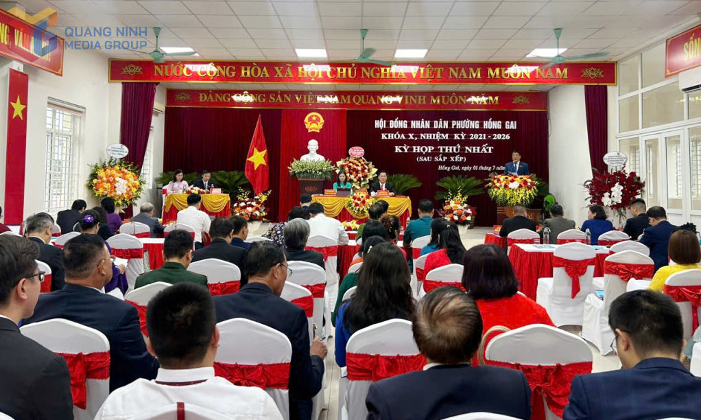 Quang cảnh kỳ họp HĐND phường Hồng Gai lần thứ nhất.