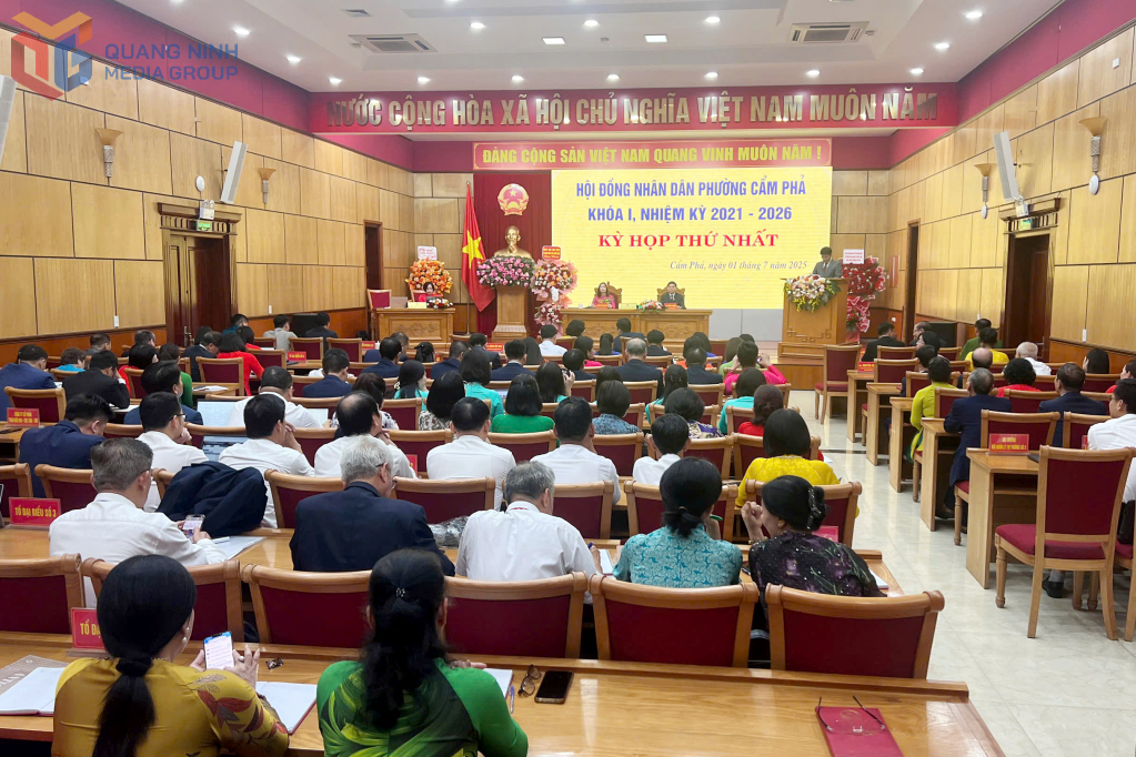 Kỳ họp thứ nhất HĐND phường Cẩm Phả khóa I, Nhiệm kỳ 2021 - 2026 thông qua một số nội dung quan trọng