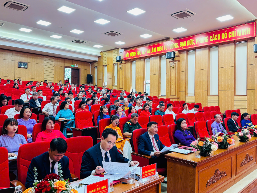 Các đại biểu tham dự kỳ họp.