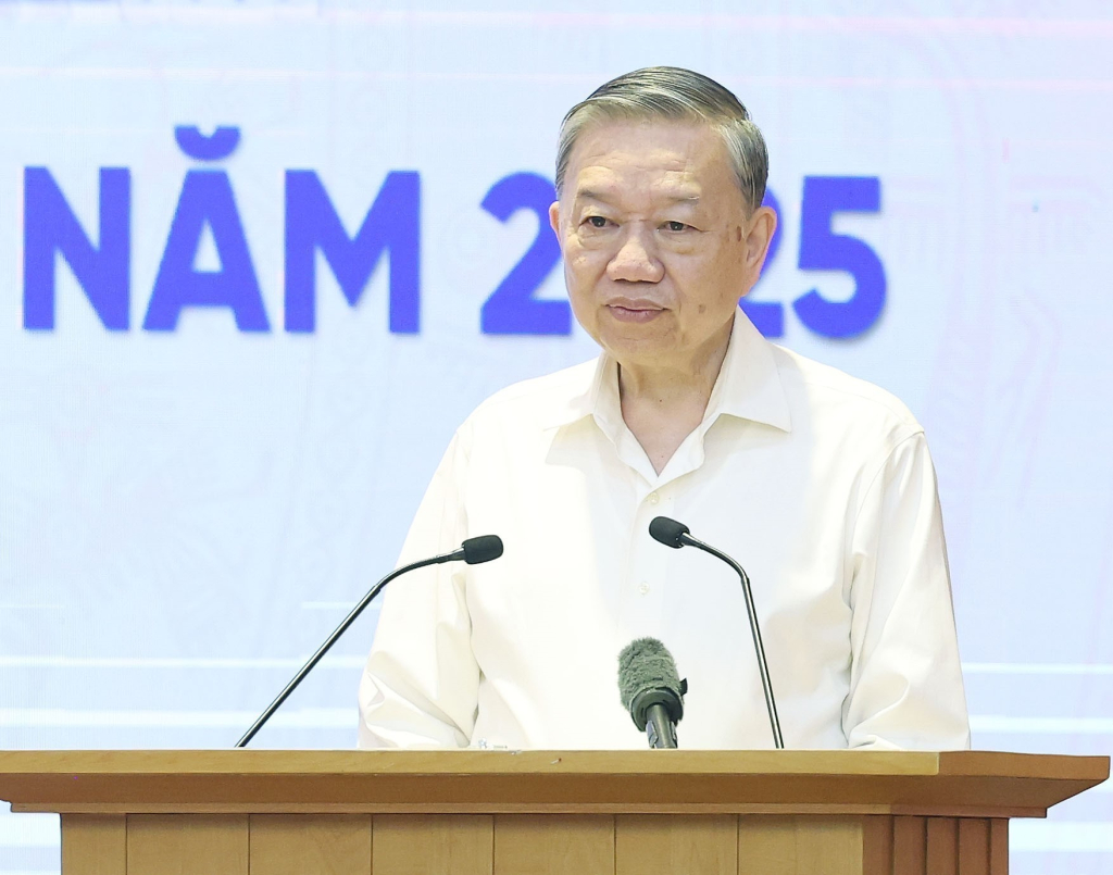 Tổng Bí thư Tô Lâm, Trưởng Ban Chỉ đạo Trung ương về phát triển khoa học, công nghệ, đổi mới sáng tạo và chuyển đổi số, phát biểu khai mạc hội nghị.