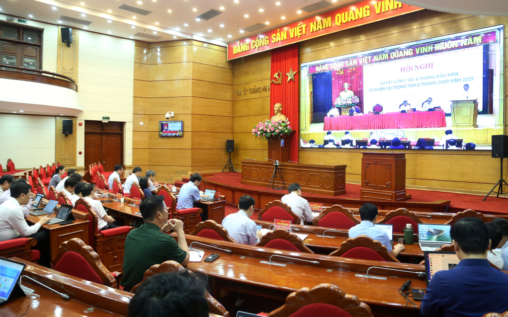 Quảng Ninh dự hội nghị qua cầu truyền hình trực tuyến.