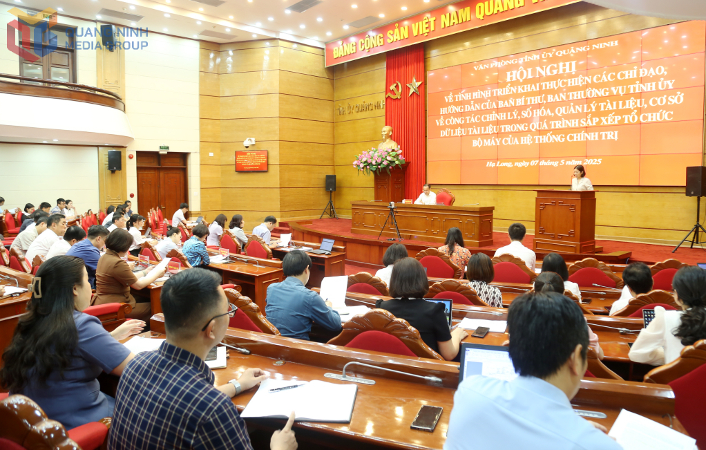 Văn phòng Tỉnh ủy tổ chức hội nghị về công tác chỉnh lý, số hóa, quản lý tài liệu, cơ sở dữ liệu tài liệu trong quá trình sắp xếp tổ chức bộ máy hệ thống chính trị. Ảnh: Thu Chung