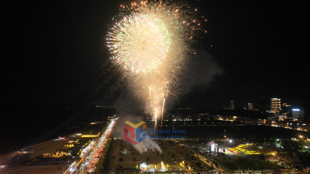 Quảng trường Sun Carnival, nơi tổ chức chương trình trình diễn pháo hoa hàng tuần.