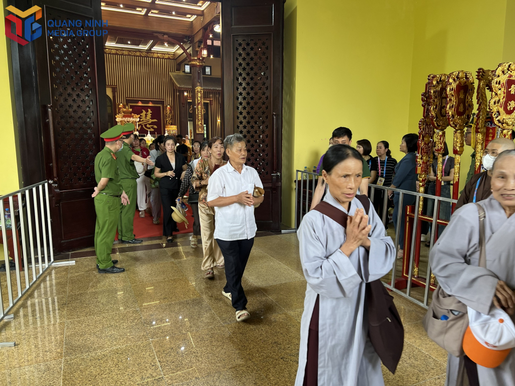 Công an Quảng Ninh triển khai lực lượng đảm bảo ANTT lễ cung rước, tôn trí và chiêm bái xá lợi Đức Phật tại Cung Trúc Lâm Yên Tử, tháng 5/2025.