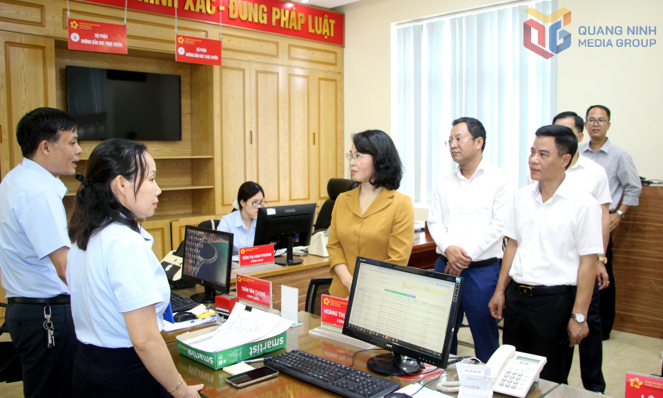 Đồng chí Phó Bí thư Thường trực Tỉnh ủy kiểm tra việc giải quyết TTHC tại phường Mông Dương và Quang Hanh