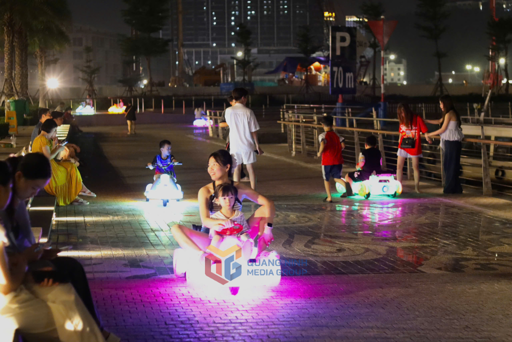 Nhiều hoạt động vui chơi dành cho các em nhỏ.