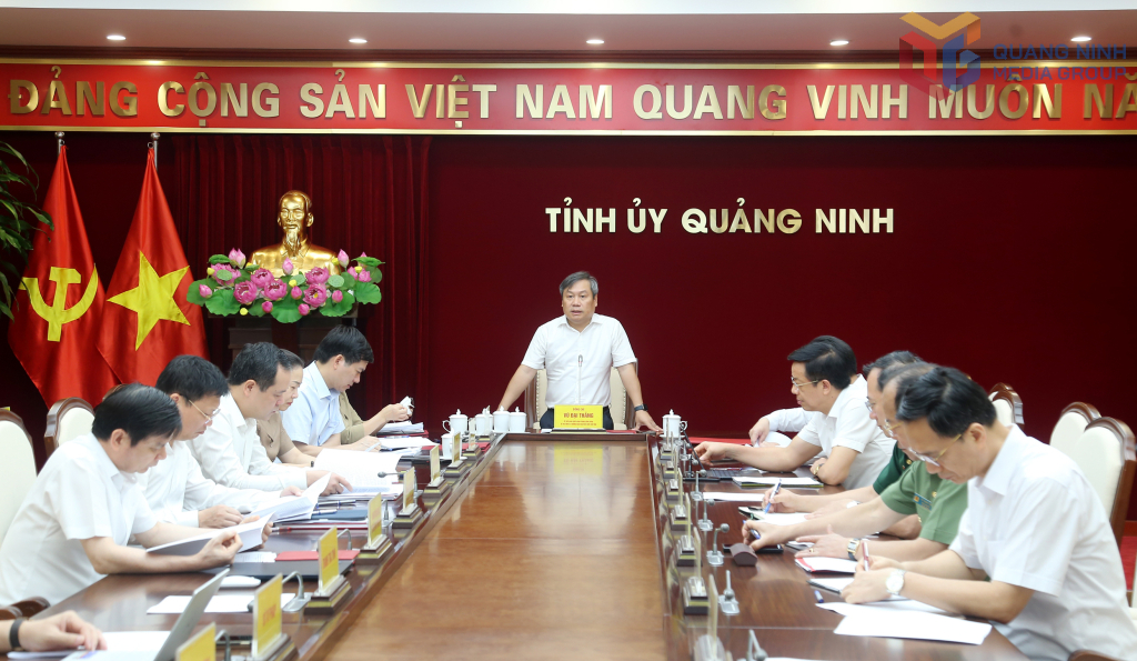  Đồng chí Vũ Đại Thắng, Ủy viên Trung ương Đảng, Bí thư Tỉnh ủy, Trưởng Đoàn ĐBQH tỉnh, chủ trì và kết luận hội nghị.