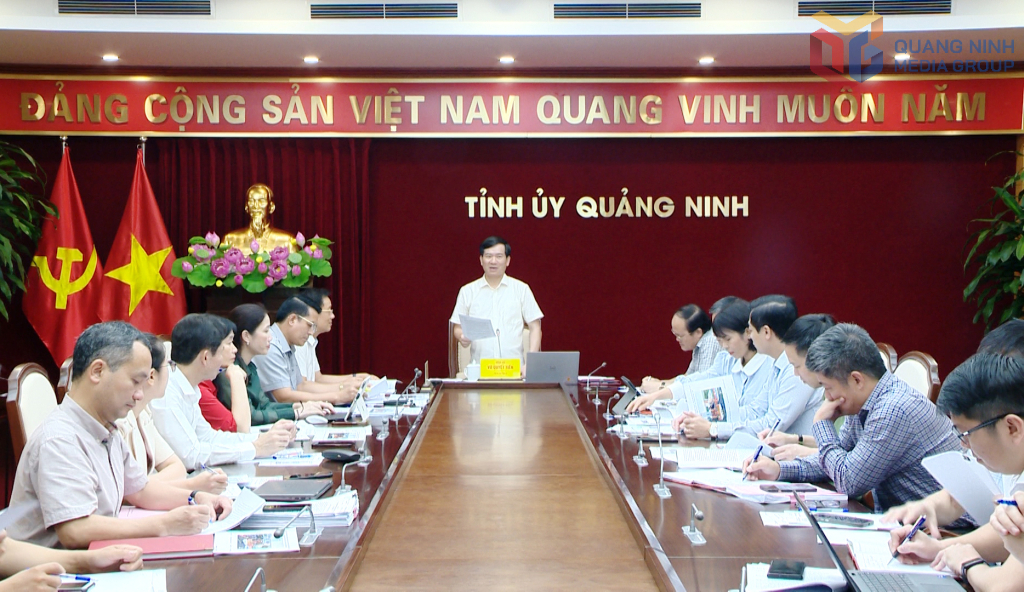 Đồng chí Vũ Quyết Tiến, Phó Bí thư Tỉnh ủy, Trưởng ban Tuyên truyền - Khánh tiết, kết luân cuộc họp.