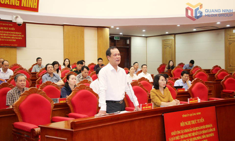Đồng chí Điệp Văn Chiến, Ủy viên Ban Thường vụ Tỉnh ủy, Trưởng Ban Nội chính Tỉnh ủy, phát biểu tham luận tại điểm cầu tỉnh Quảng Ninh.