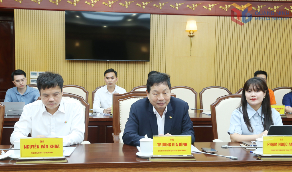 Chủ tịch HĐQT Tập đoàn FPT Trương Gia Bình phát biểu tại cuộc làm việc.