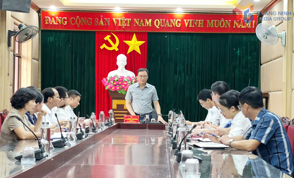 Đảng ủy phường Hà Tu họp rà soát tiến độ công tác chuẩn bị Đại hội Đảng bộ phường nhiệm kỳ 2025-2030 và các nội dung quan trọng khác.