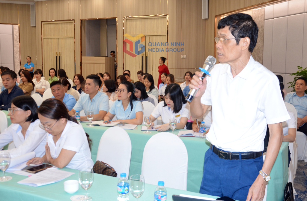 Đại biểu của Công ty CP Than Vàng Danh nêu câu hỏi liên quan đến thực hiện chế độ BHXH, BHYT cho người lao động.