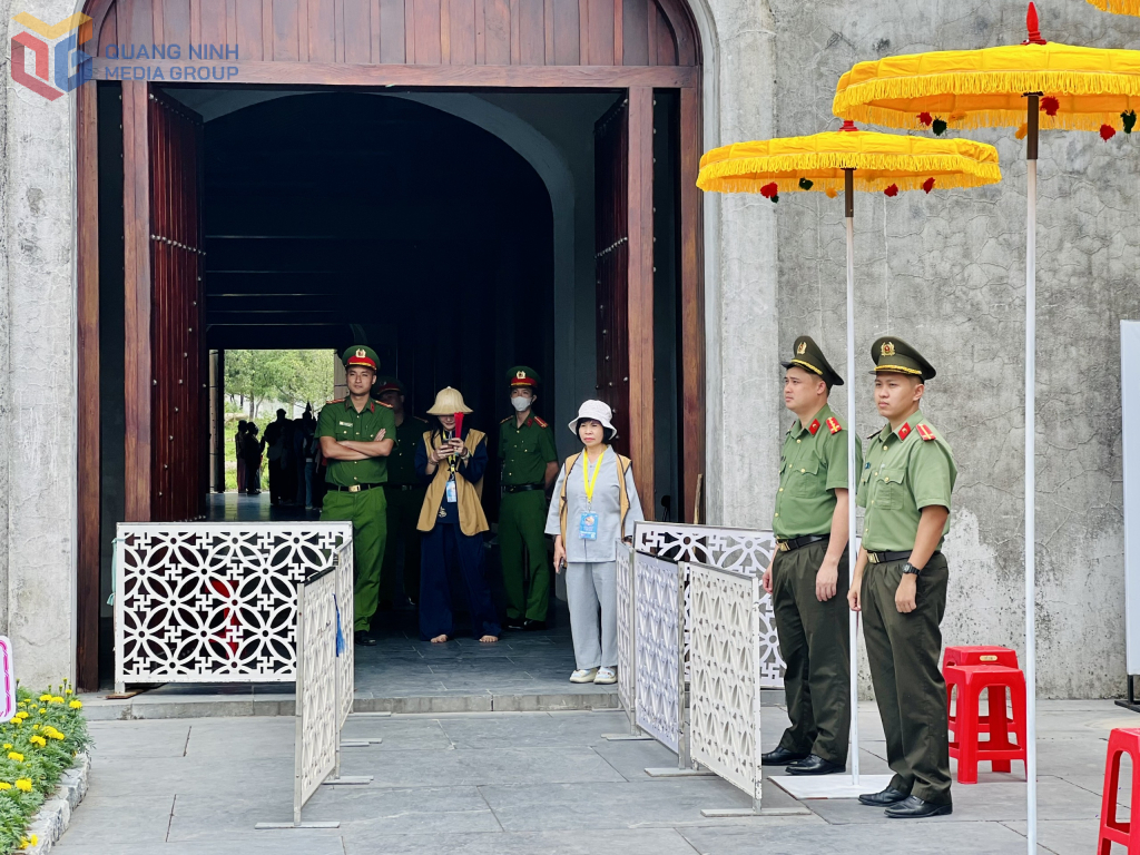 Lực lượng an ninh đảm bảo an ninh, an toàn Lễ Cung rước Xá lợi Phật tại Yên Tử, tháng 5/2025.