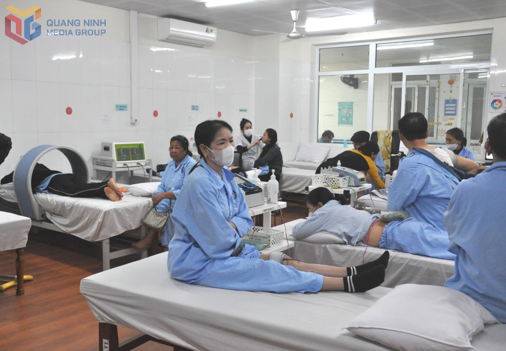 Người cao tuổi điều trị phục hồi chức năng tại Bệnh viện Lão khoa - Phục hồi chức năng tỉnh.