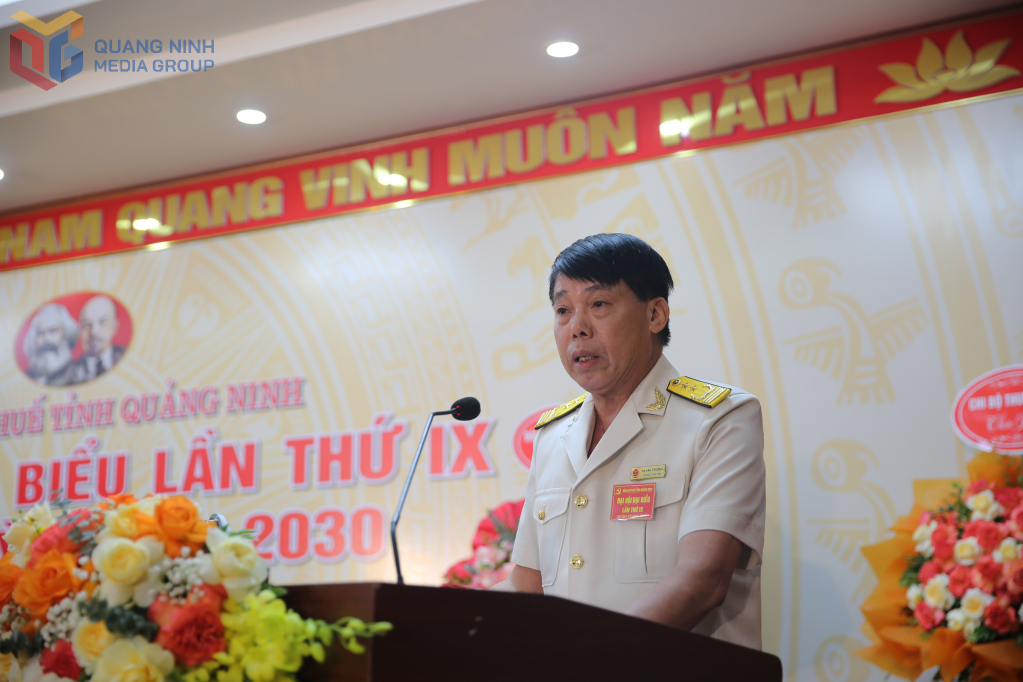 Đồng chí Hà Văn Trường, Bí thư Đảng ủy Thuế tỉnh Quảng Ninh phát biểu nhận nhiệm vụ tại đại hội.