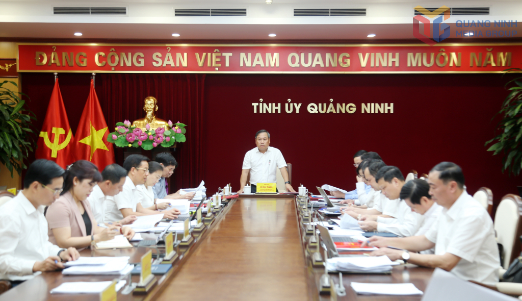 Đồng chí Vũ Đại Thắng, Ủy viên Trung ương Đảng, Bí thư Tỉnh ủy, Trưởng Đoàn ĐBQH tỉnh, kết luận cuộc họp.