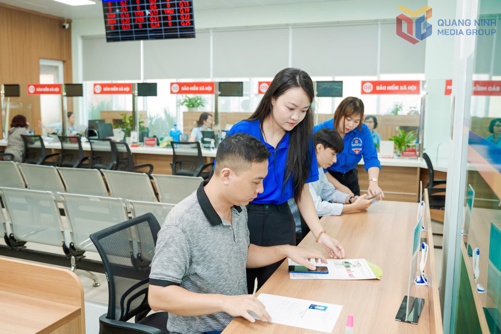 Đoàn Thanh niên phường Hạ Long ra quân hưởng ứng chương trình“Triển khai đội hình thanh niên tình nguyện hỗ trợ vận hành mô hình chính quyền địa phương 2 cấp và cung cấp dịch vụ công trực tuyến tại cơ sở.