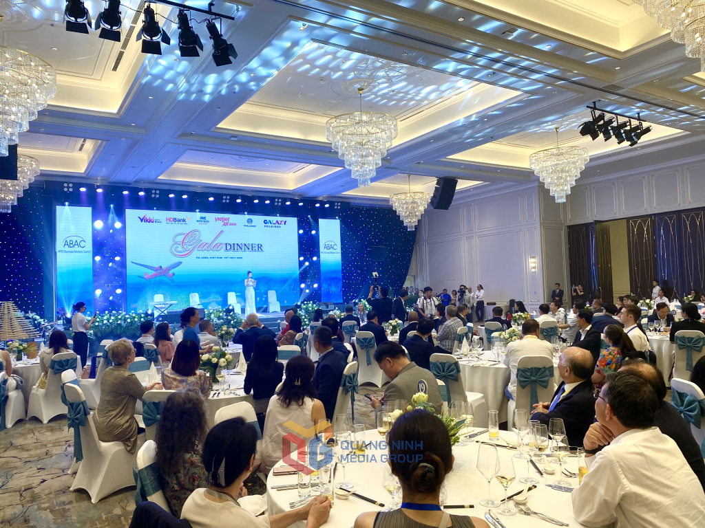 Quang cảnh chương trình gala.