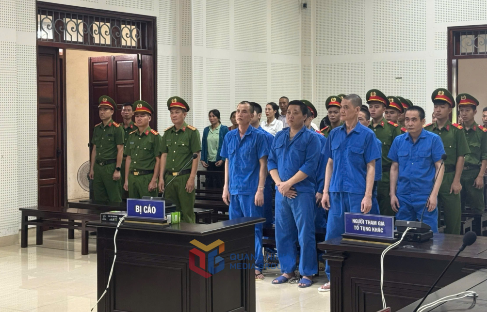 Các bị cáo tại phiên tòa hình sự sơ thẩm xét xử tội phạm ma túy, ngày 7/7/2025. Ảnh: Công an tỉnh