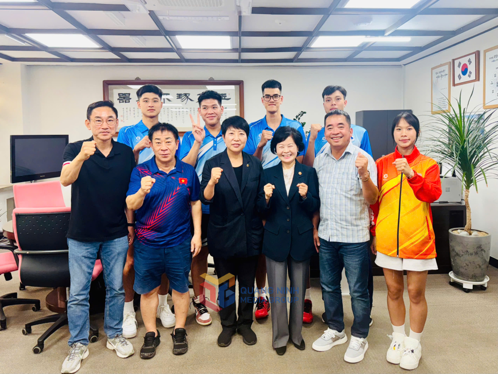 Đoàn thể thao Taekwondo Quảng Ninh gặp mặt xã giao với bà Kim Ae Sook, Phó Thống đốc tỉnh Jeju nhân dịp đoàn có chuyến tập huấn tại tỉnh Jeju 