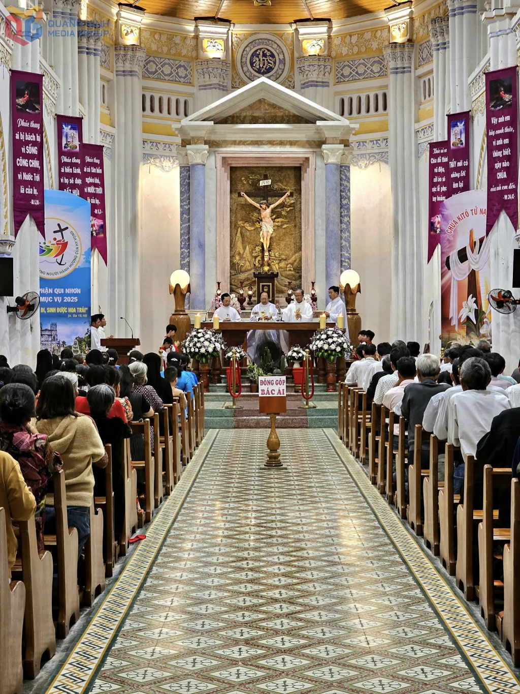 Các giáo dân trong giờ hành lễ.