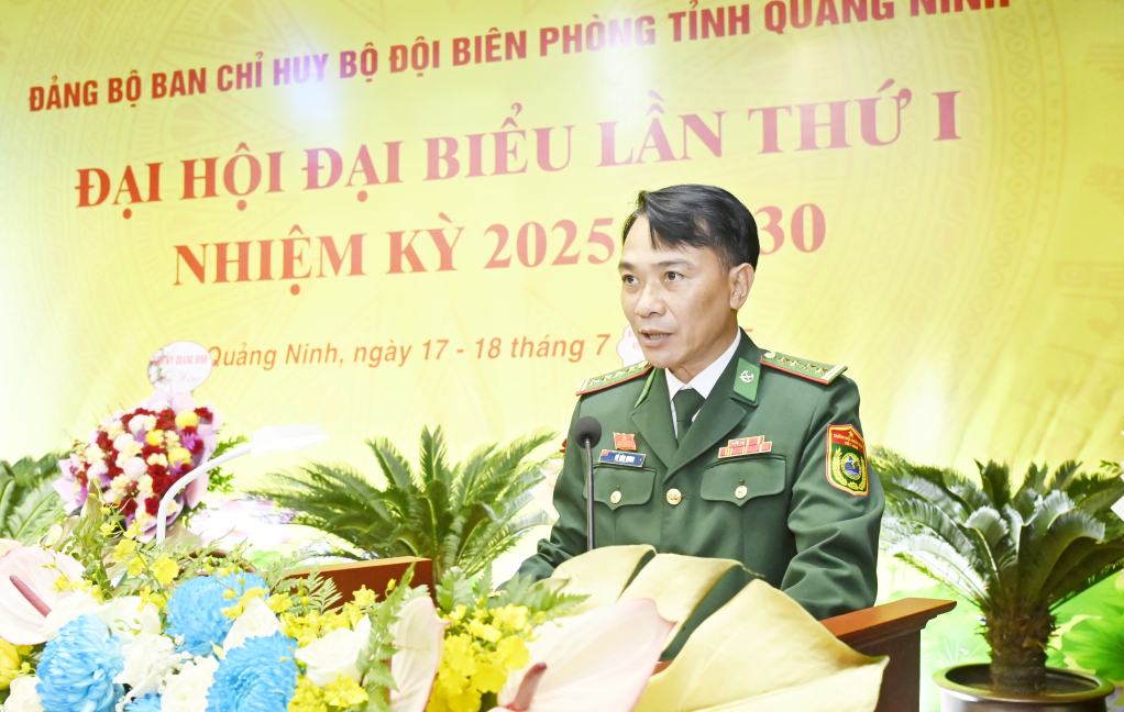 Đại tá Vũ Văn Hưng, Bí thư Đảng ủy, Chính ủy BĐBP tỉnh trình bày báo cáo chính trị tại đại hội.