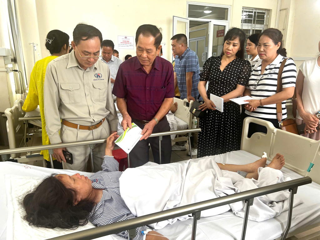 Hiệp hội du lịch thăm hỏi, động viên nạn nhân. 