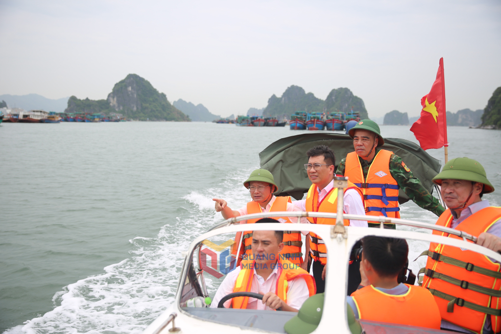 Lãnh đạo Đặc khu Vân Đồn kiểm tra công tác tránh trú bão cho tàu, bè trên địa bàn.