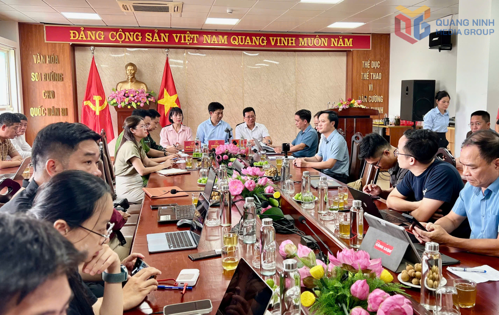 Toàn cảnh hội nghị thông tin báo chí.