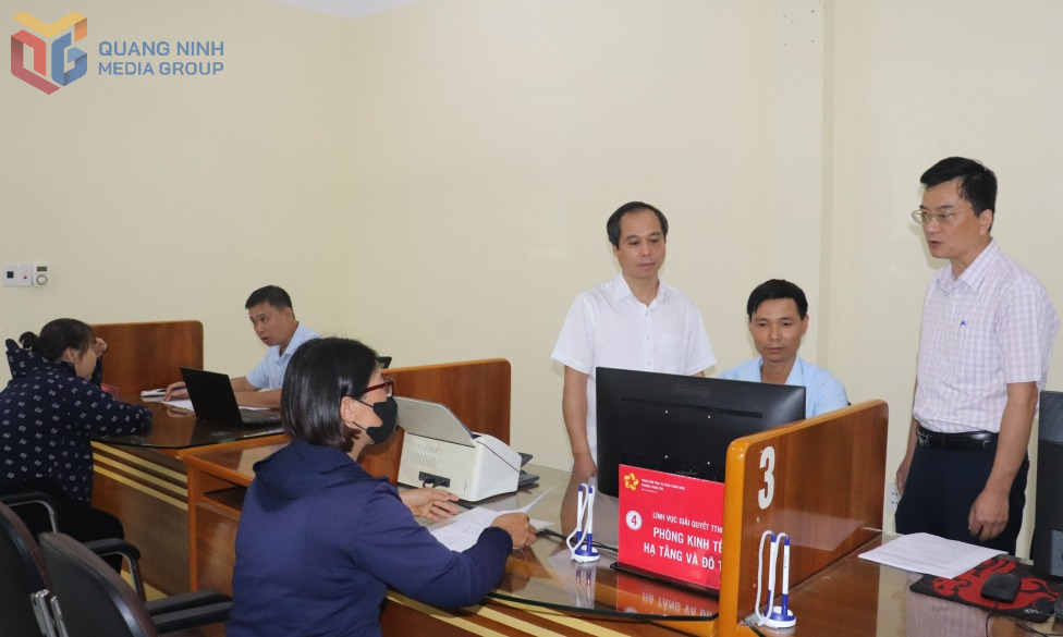 Trung tâm Phục vụ hành chính công phường Phong Cốc đảm bảo vận hành hiệu quả, phục vụ tốt người dân, doanh nghiệp.