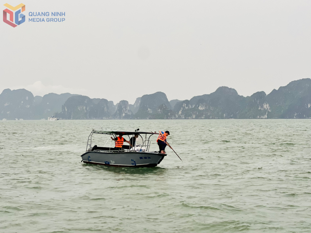 Lực lượng chức năng tỉnh Quảng Ninh tìm kiếm cứu nạn.