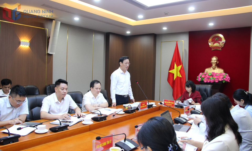 Đồng chí Trần Hoàng Hải, Bí thư Đảng ủy phường Mông Dương, phát biểu tại hội nghị.