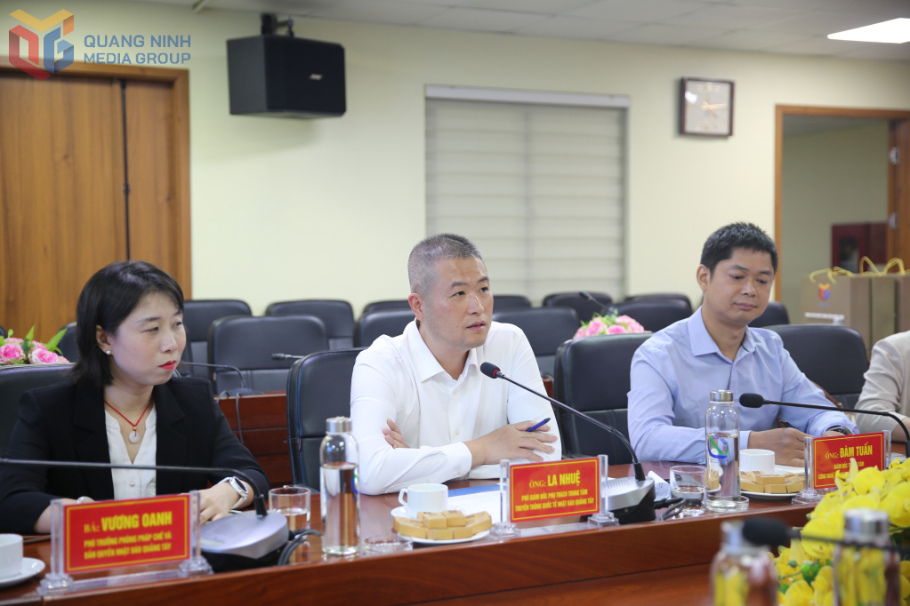 Đại diện Tập đoàn Truyền thông Nhật báo Quảng Tây (Trung Quốc) phát biểu tại buổi làm việc.