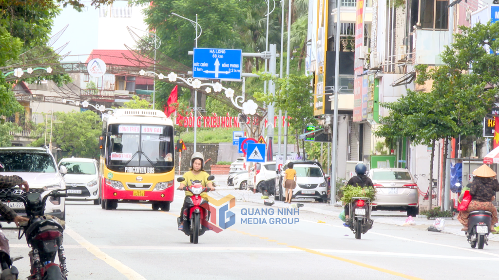 Người dân tại khu vực phường Đông Triều trở lại sinh hoạt bình thường, các hoạt động buôn bán, đi lại diễn ra ổn định.