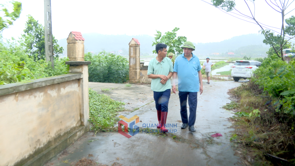 Lãnh đạo UBND phường Đông Triều tiếp kiểm tra các khu vực cầu cống tại cống đồng mả khu 1 vân giang, cống khu an biên