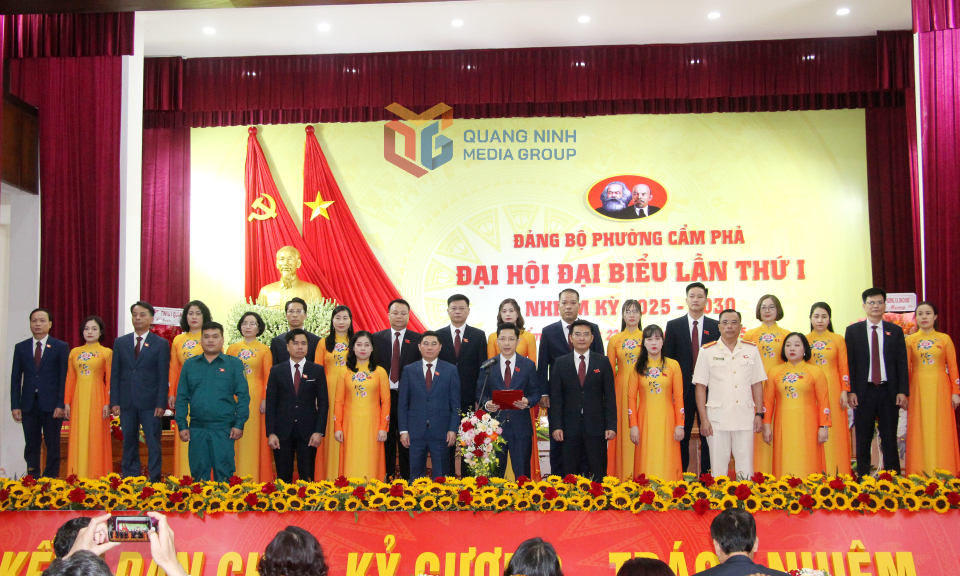 Ban Chấp hành Đảng bộ phường Cẩm Phả lần thứ I, nhiệm kỳ 2025-2030 ra mắt Đại hội.