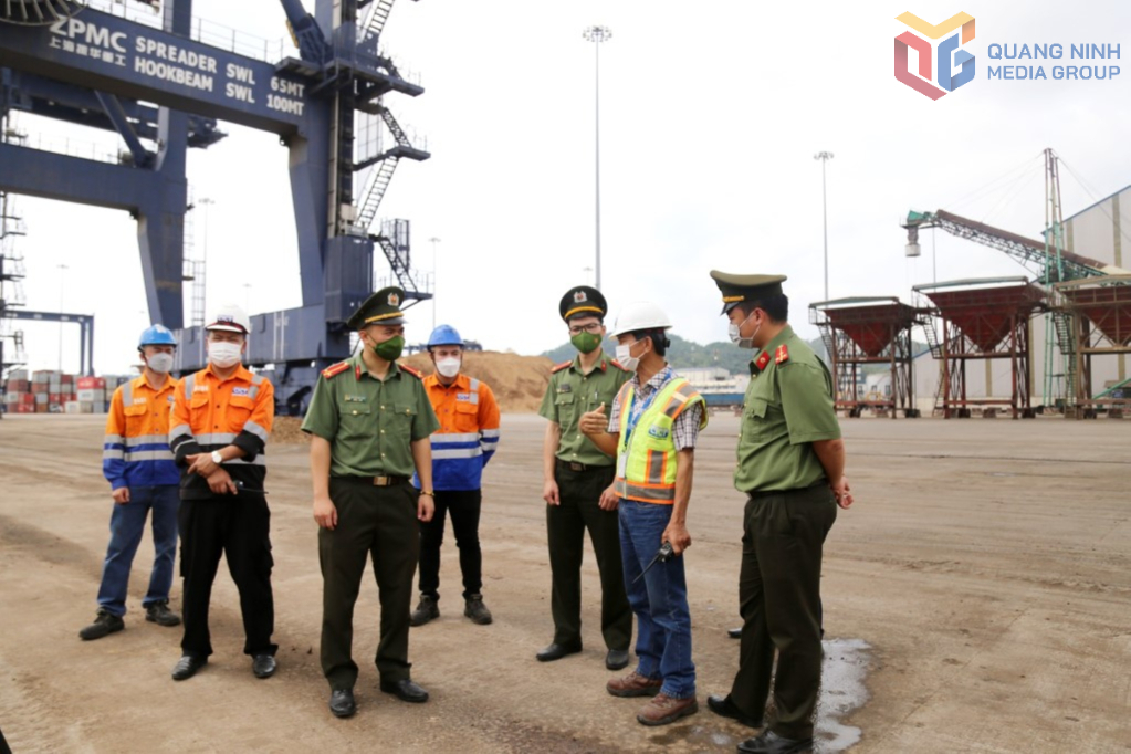 Phòng An ninh Kinh tế (Công an tỉnh) nắm tình hình liên quan đến ANTT tại Cảng Cái Lân.