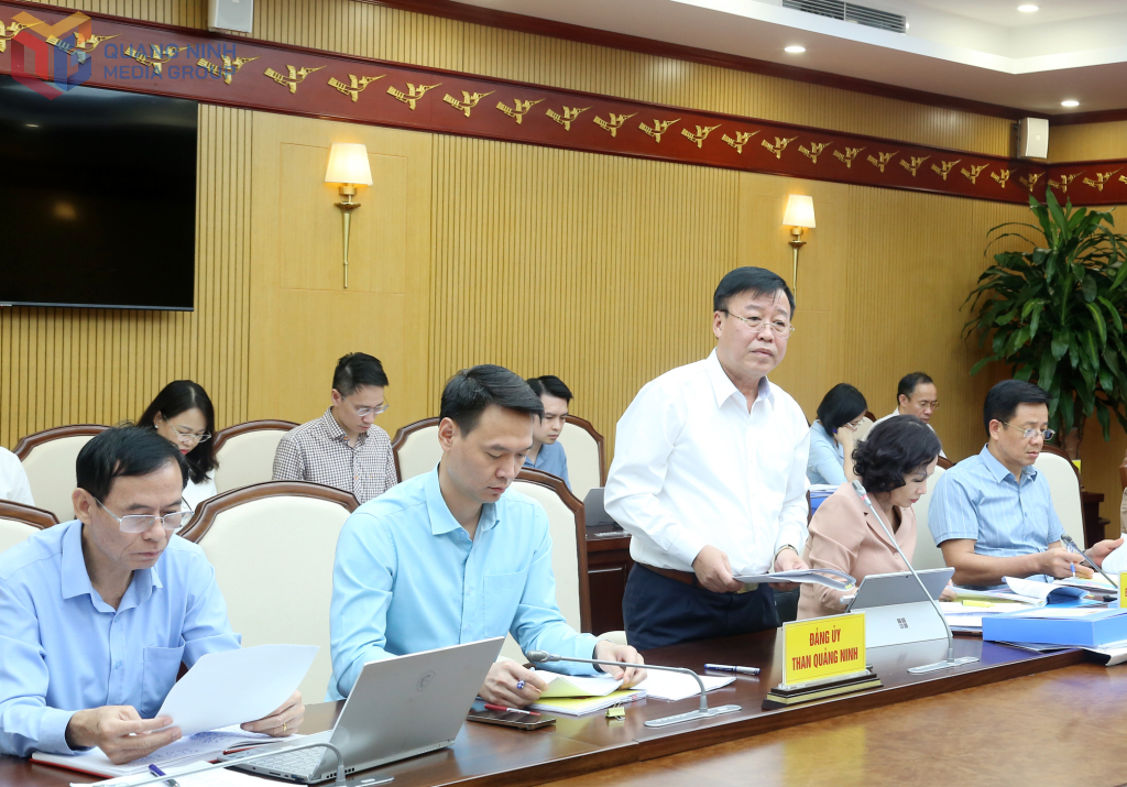 Ban Thường vụ Đảng ủy Than Quảng Ninh, báo cáo tại hội nghị.