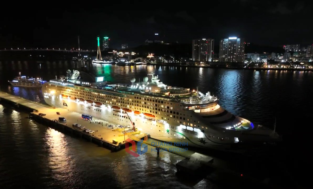 Tàu Star Voyager cập bến tại Cảng tàu khách quốc tế Hạ Long.
