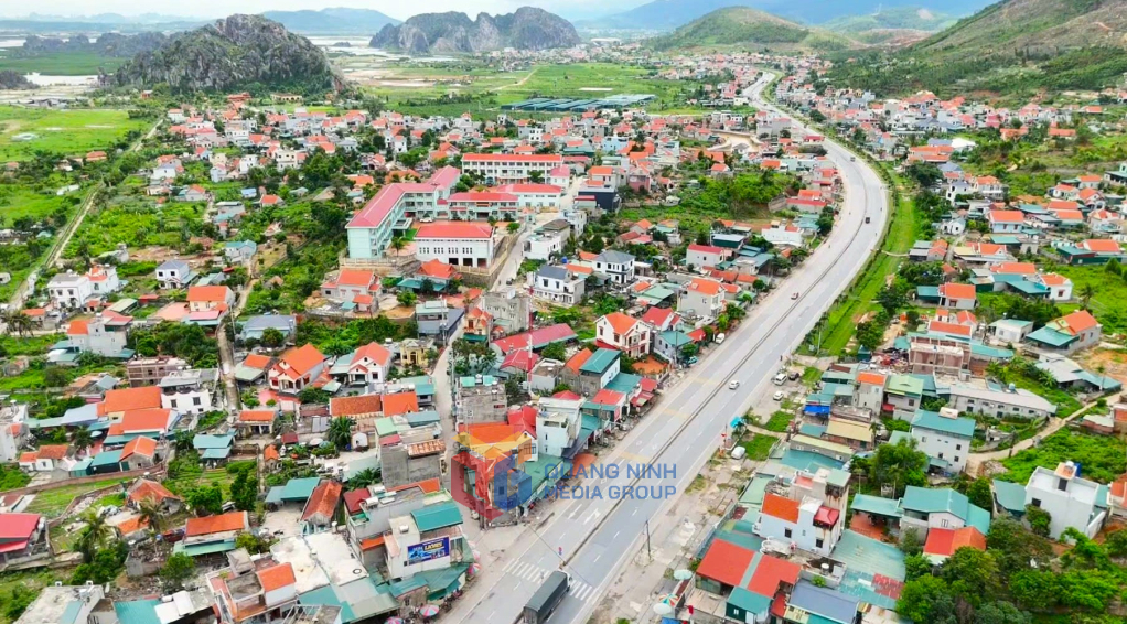 ắp xếp đơn vị hành chính theo mô hình chính quyền 2 cấp góp phần mở rộng không gian phát triển, thúc đẩy phát triển kinh tế- xã hội địa phương. 