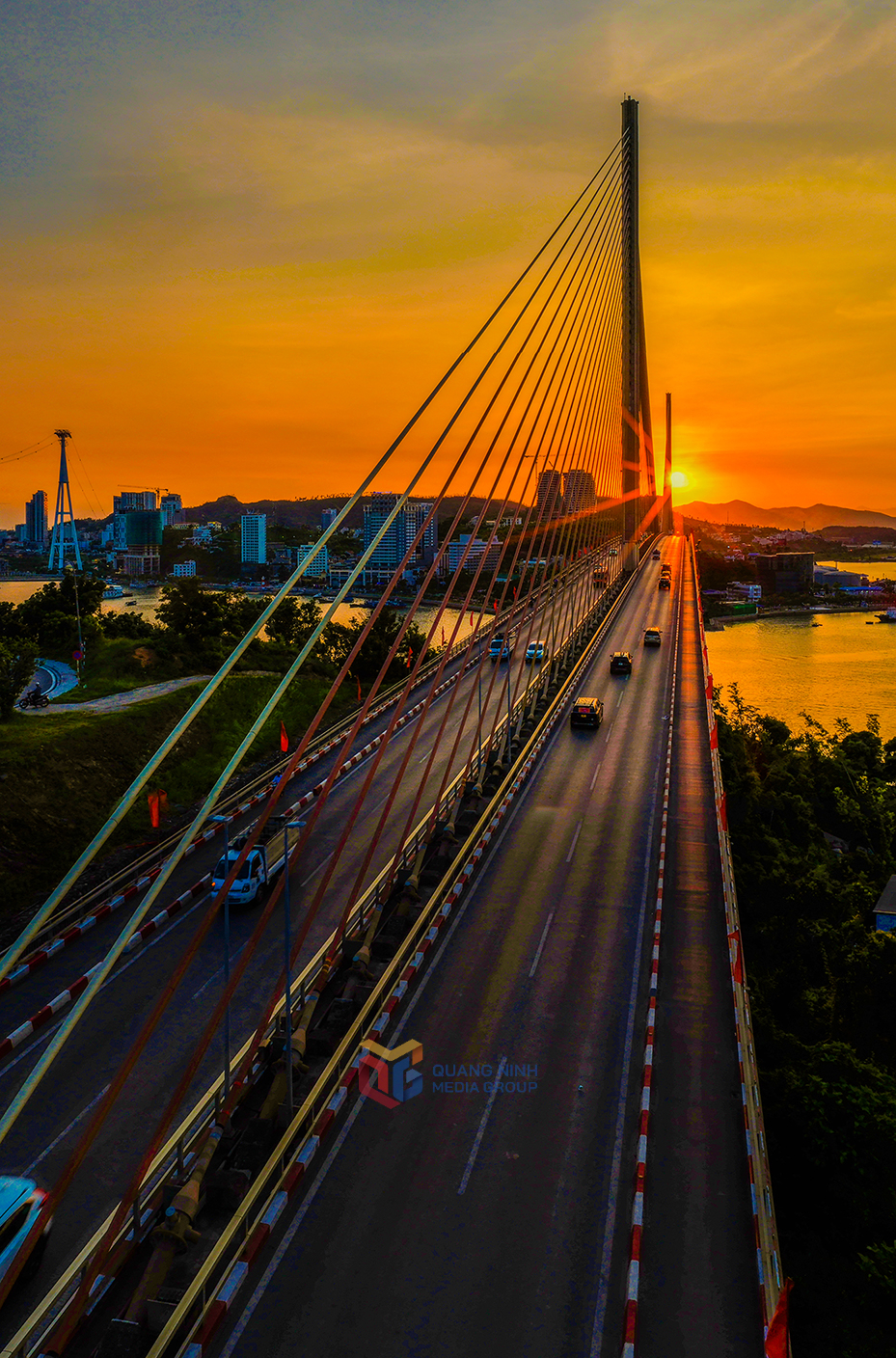 Dây văng cầu nhìn như cung đàn 