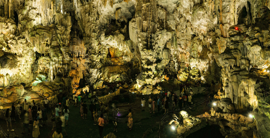 Bên trong động Thiên Cung.