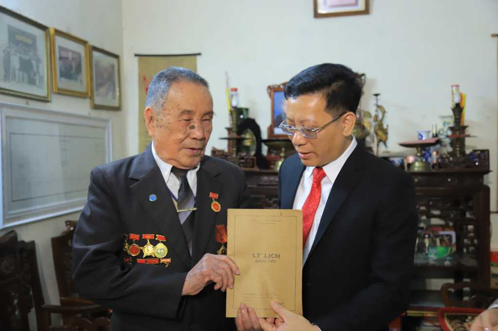 Ảnh với chú thích