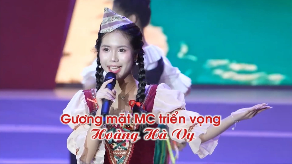 Gương mặt MC triển vọng Hoàng Hà Vy