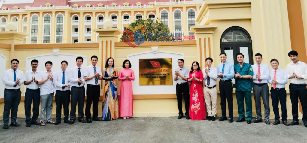 Gắn biển công trình chào mừng đại hội Đảng bộ phường Trần Phú lần thứ I, nhiệm kỳ 2025-2030 đối với công trình đầu tư xây dựng Trường THPT Trần Phú; 